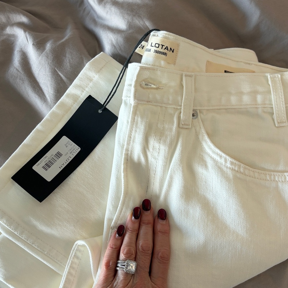 NWT Nili Lotan Off-White Mitchell Jeans. Size 24. Will include a designer box.